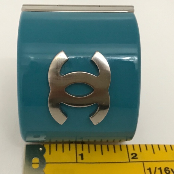 CHANEL Turquoise/Black Resin CC wide Cuff Bracelet - Picture 9 of 13